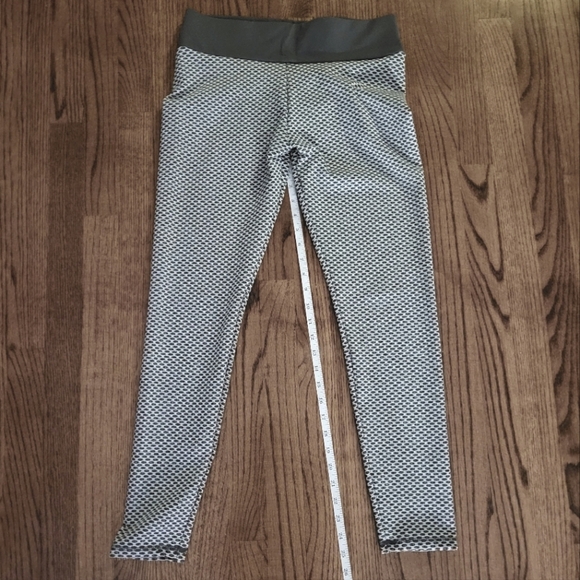 TikTok Size XL Scrunch Butt Leggings - Picture 2 of 8